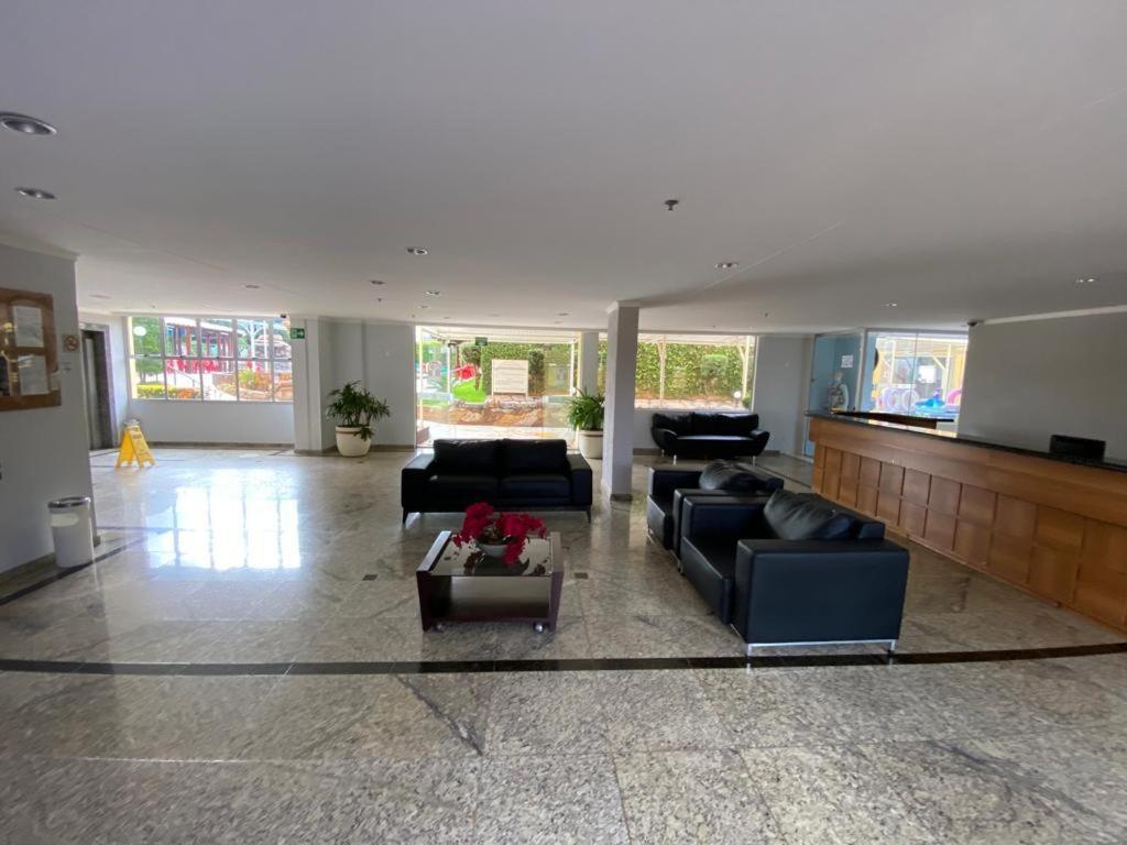 Apartamento Flats Proximo Ao Shopping Singapura - Pode Descer Com Bebidas Para O Park Aquatico 1105 Caldas Novas